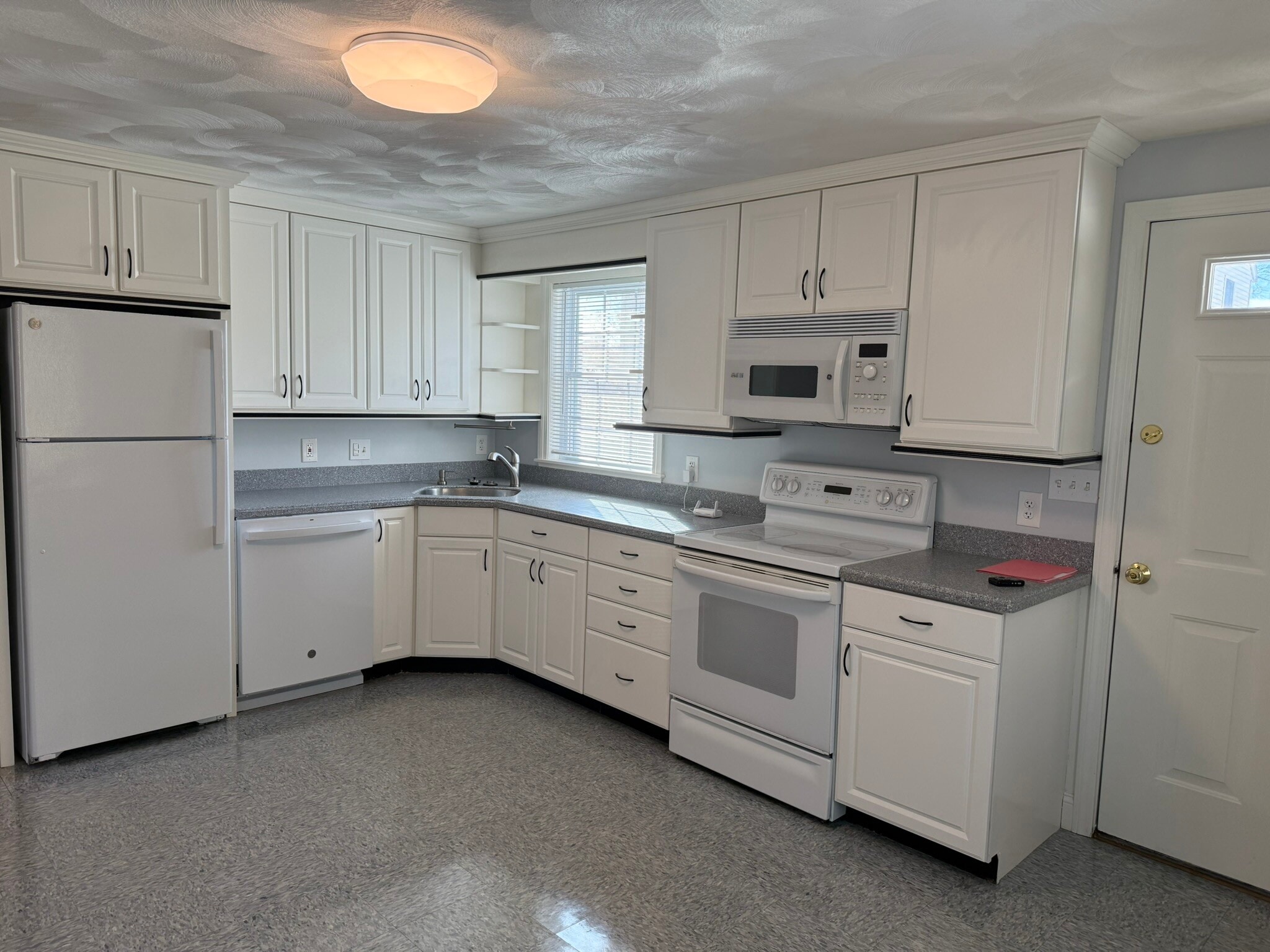 Kitchen - 86 Central St