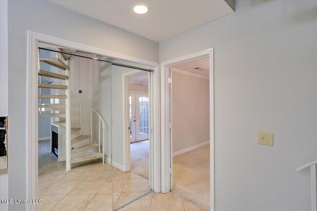 Building Photo - 200 Woodgreen Dr