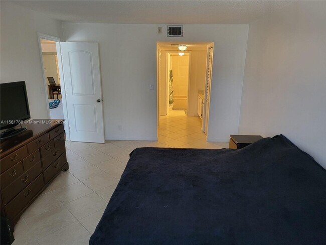 Building Photo - 1301 NE 7th St