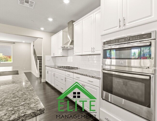 Building Photo - **Modern single-family residence in the hi...