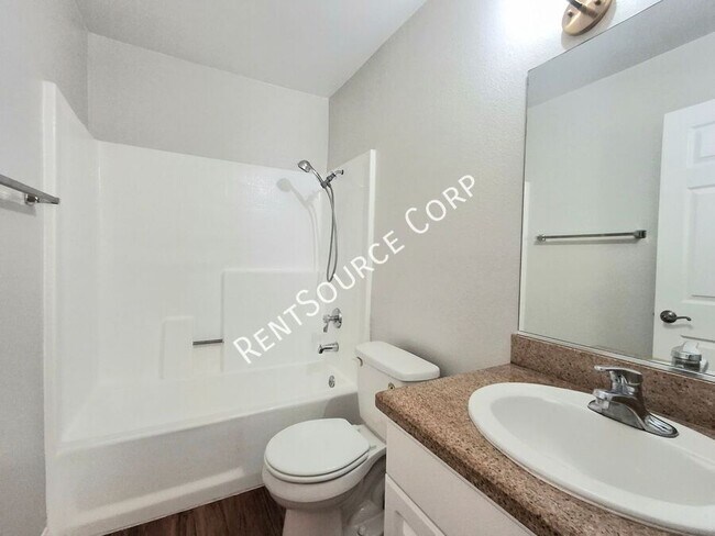 Building Photo - 5525 Canoga Ave