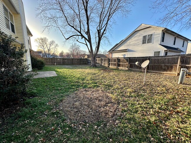 Building Photo - Spacious 3 bedroom, 2 bath home!  Don't mi...