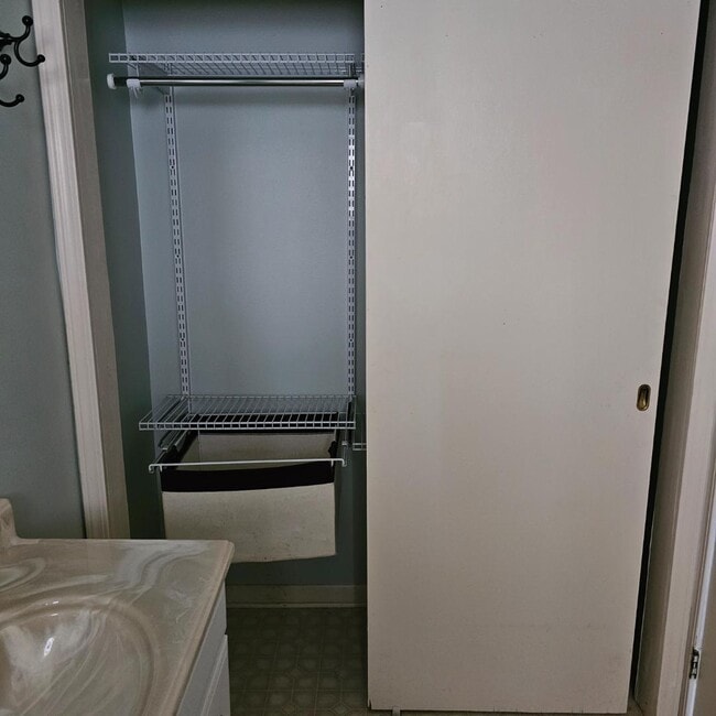 Building Photo - 611 Willow St