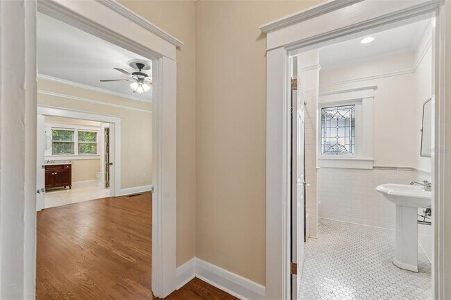 Building Photo - 1107 W Horatio St