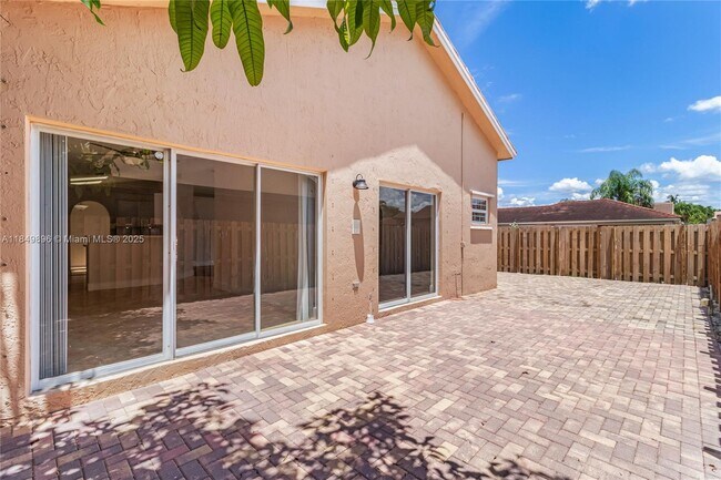 Building Photo - 14611 SW 156th Ave