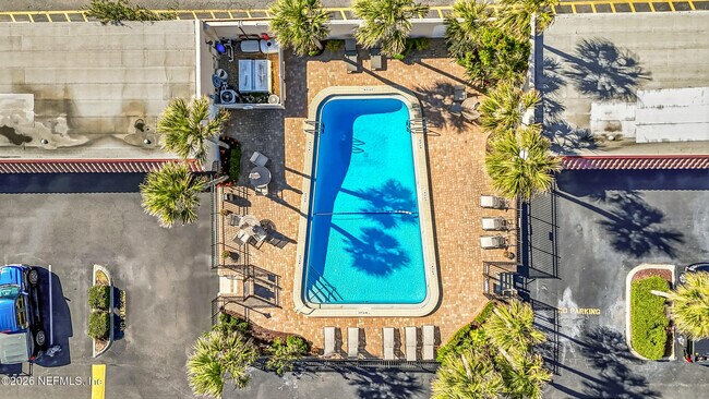 Building Photo - 10 10th St