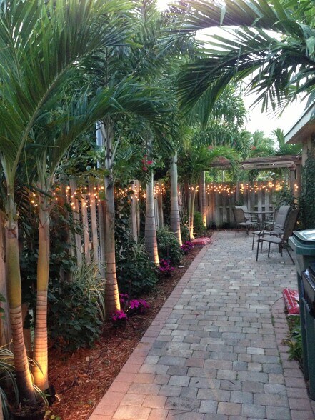 Building Photo - 1008 NE 11th St