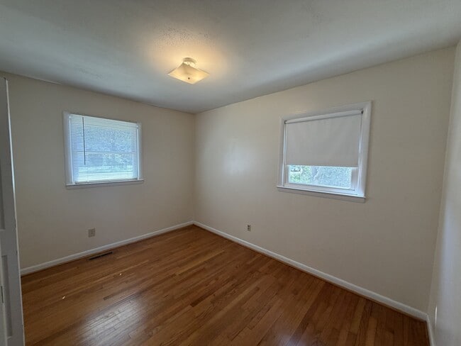 Building Photo - 1008 W Arlington Blvd