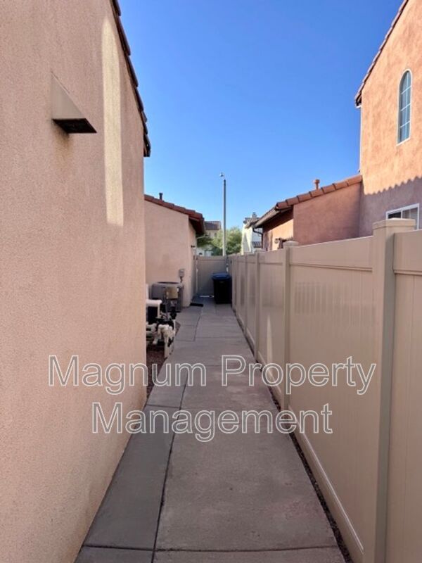 Building Photo - 45632 Corte Royal