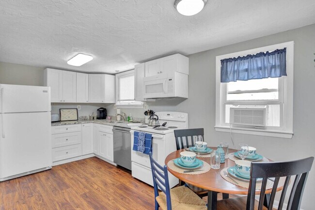 Building Photo - 8 Jones Ave