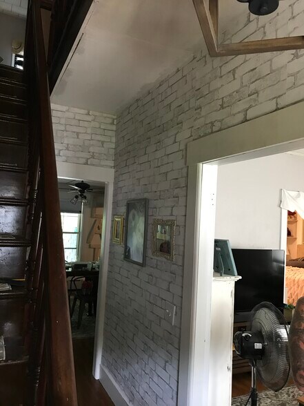 Building Photo - 77 W Main St