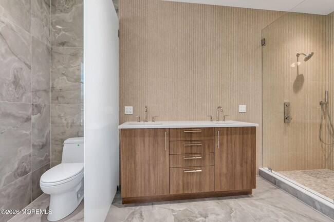 Building Photo - 497 Norwood Ave