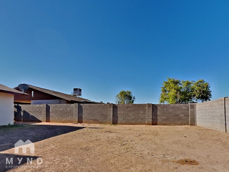 Building Photo - 644 S Hill