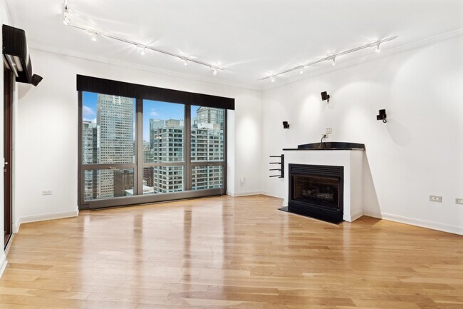Building Photo - 130 N Garland Ct