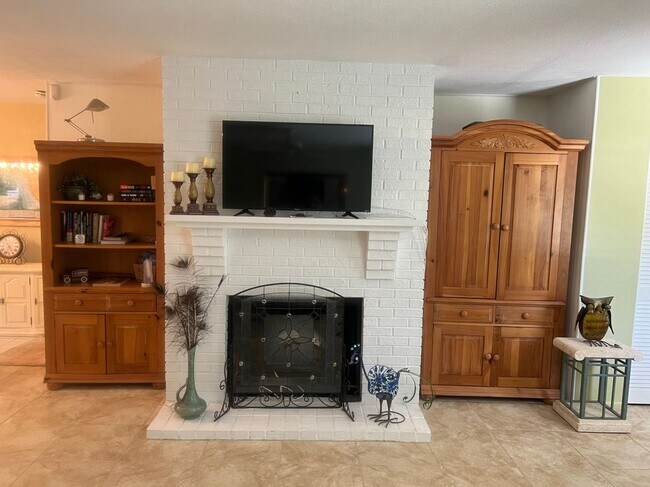 Building Photo - 2425 Doud St