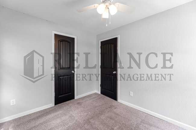 Building Photo - 1041 S Christine Ave