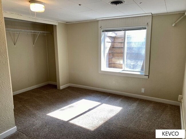 Building Photo - Sizable House on Remington!