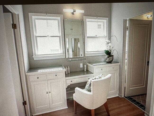 Dressing area of primary 1 - 148 S Orange Dr