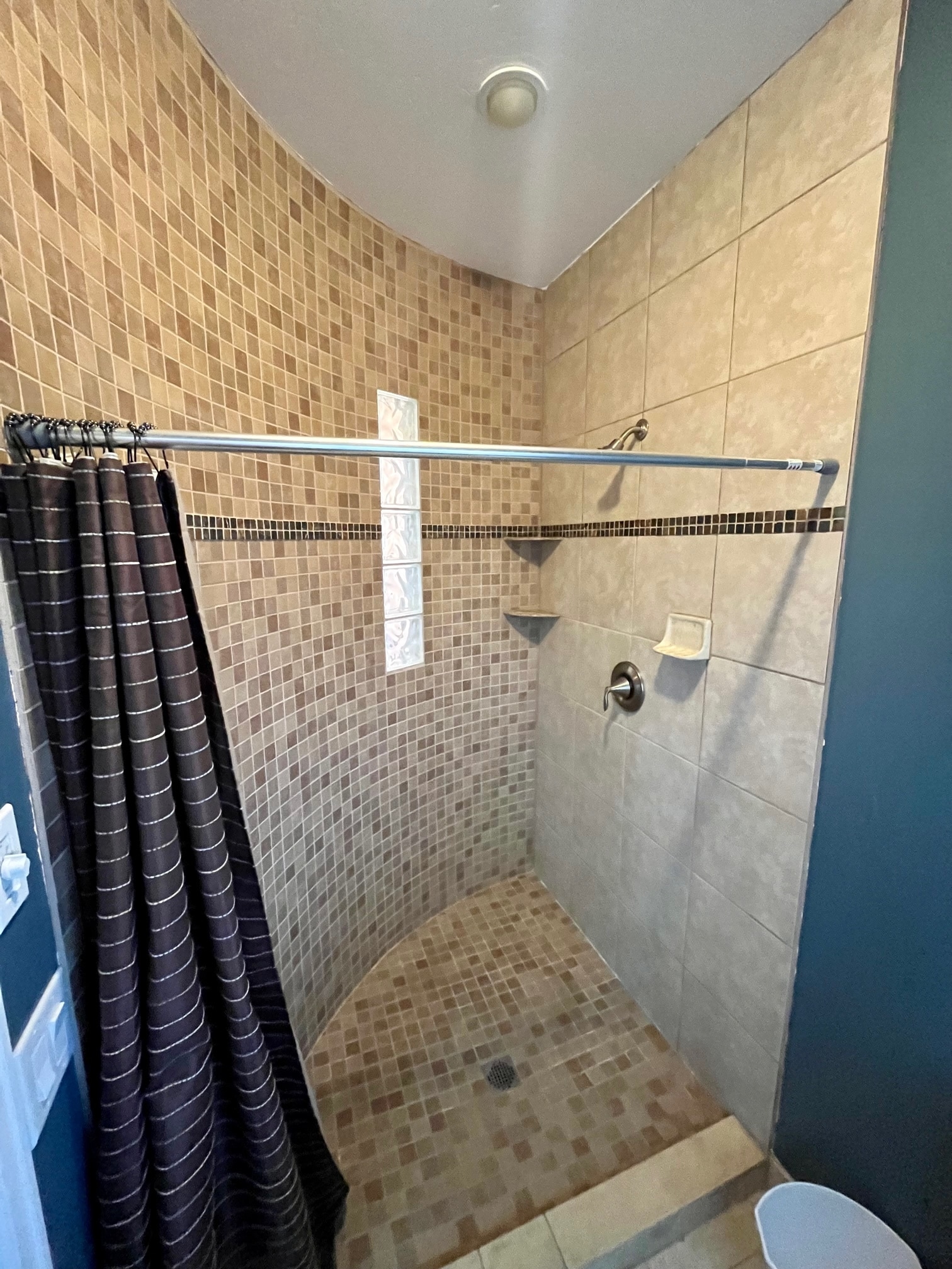 Shower/bathroom - 125 N 17th St