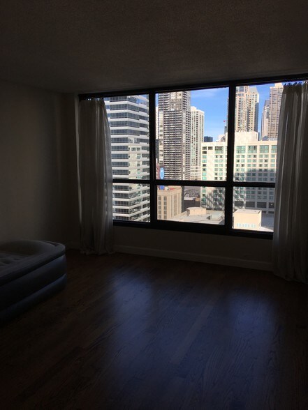 Building Photo - 405 N Wabash Ave