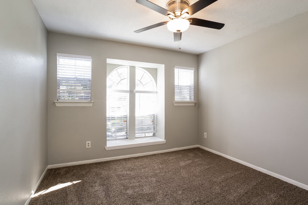 Building Photo - 2331 Rolling Glen Dr