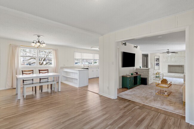 Building Photo - 8009 Whitesburg Dr