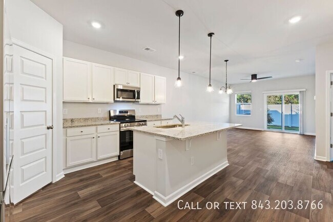 Building Photo - 2103 Victory Wy