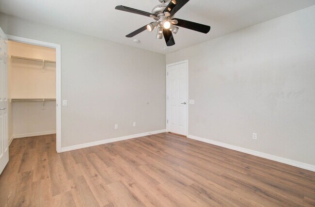Building Photo - 2143 W Marconi Ave