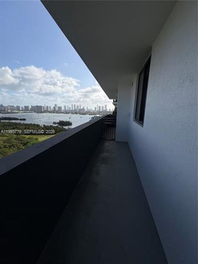Building Photo - 16395 Biscayne Blvd
