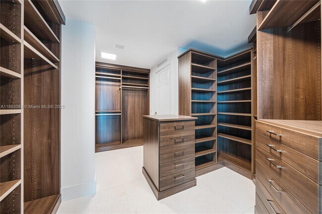Building Photo - 1643 Brickell Ave