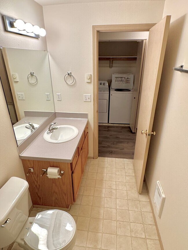 Building Photo - ROMAA01