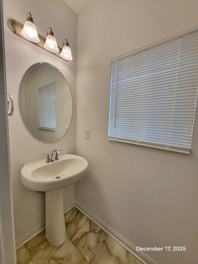 Building Photo - 5878 Aurora Gold Ave