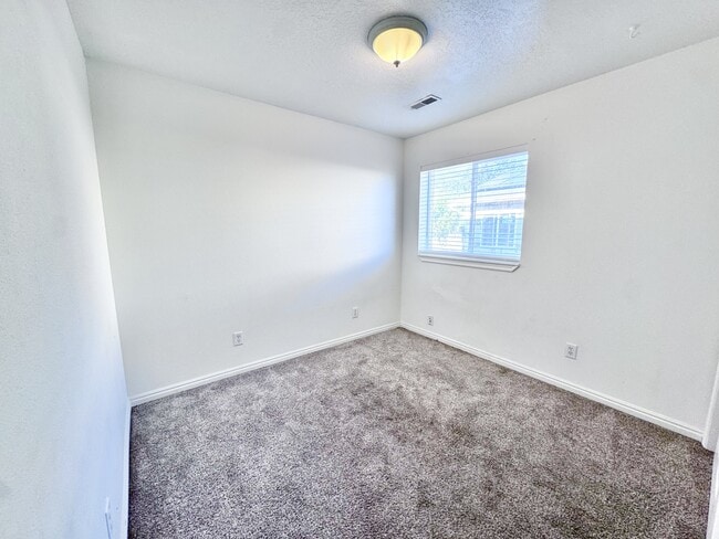 Building Photo - 71 W 750 N
