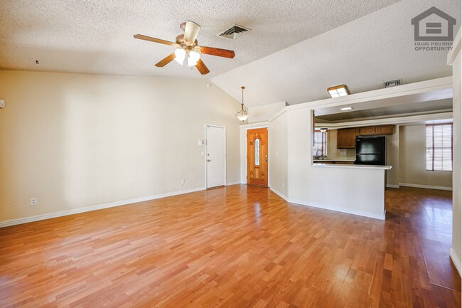 Building Photo - 3Bed/2Bath House at 59th Ave/Union Hills! Ready for Immediate Move-In!