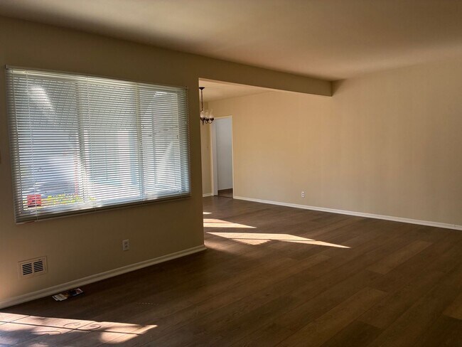 Building Photo - 1387 Eagle Vista Dr