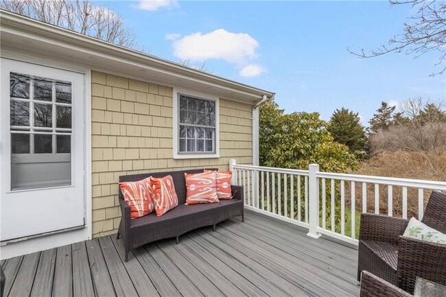 Building Photo - 384 Valley Rd