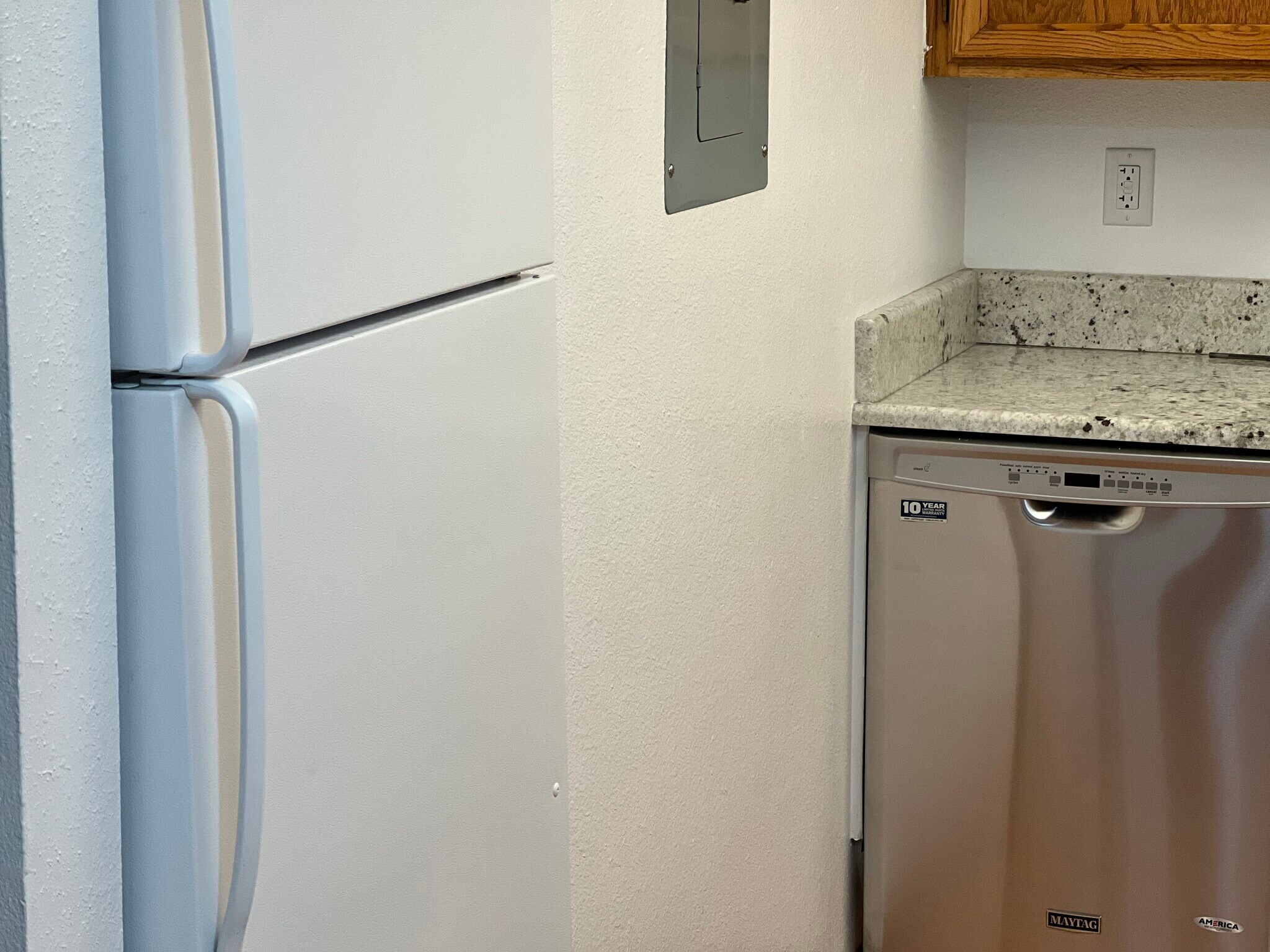 Refrigerator - 2902 Shadow Creek Dr