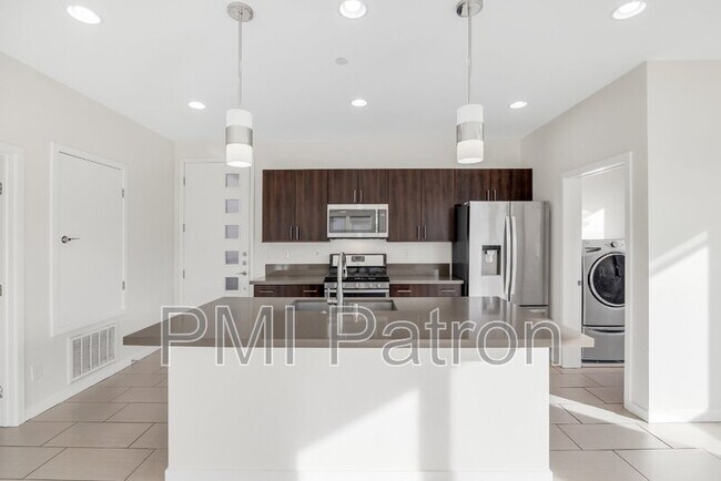 Building Photo - 11231 Hidden Peak Ave