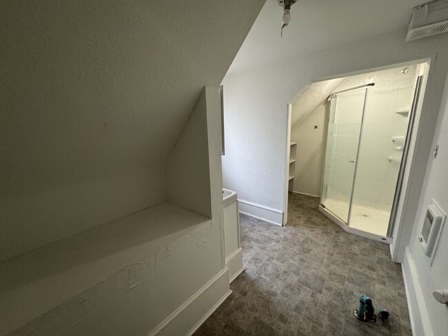 Building Photo - Upper level 3-Bed Duplex with Hardwood Elegance & 2 Baths in North Minneapolis!