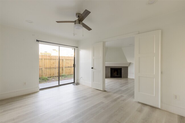 Building Photo - 10075 Westpark Dr