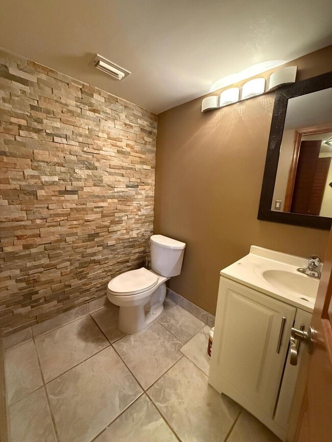 Building Photo - 4043 Palm Bay Cir