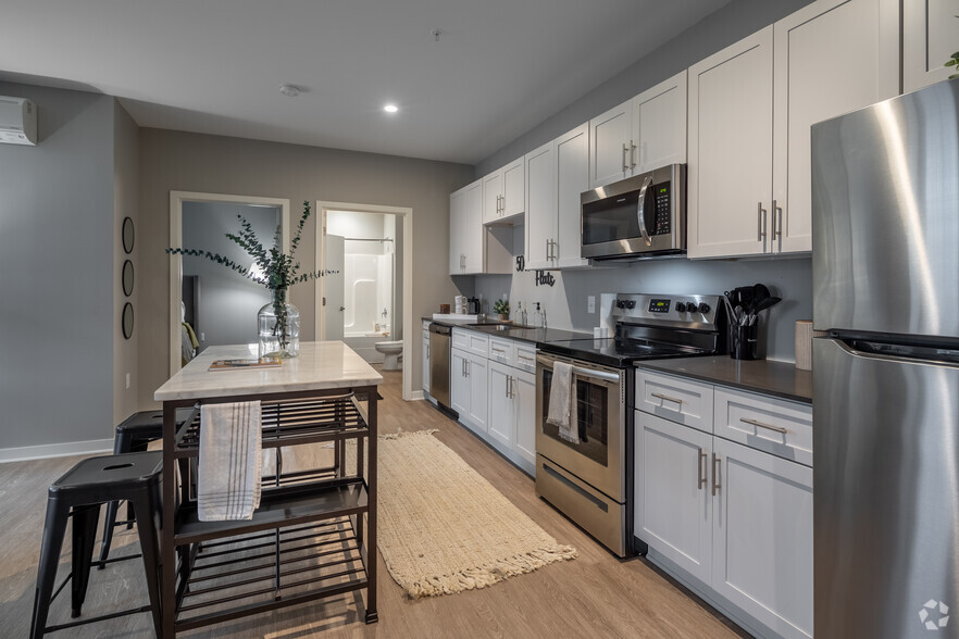 1BR, 1BA - The Magnolia - 824SF - Kitchen - Fifty Forty Flats