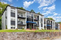 Building Photo - Washington Court Apartments- Newly Renovated
