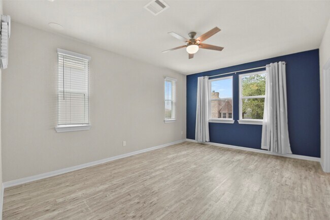 Building Photo - 9911 Brickhouse Dr