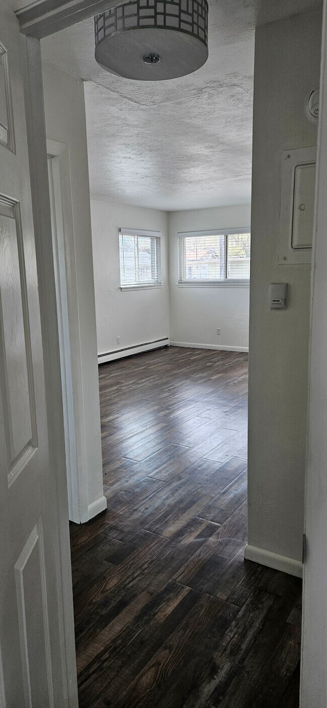 Building Photo - 2221 Cooper Ave