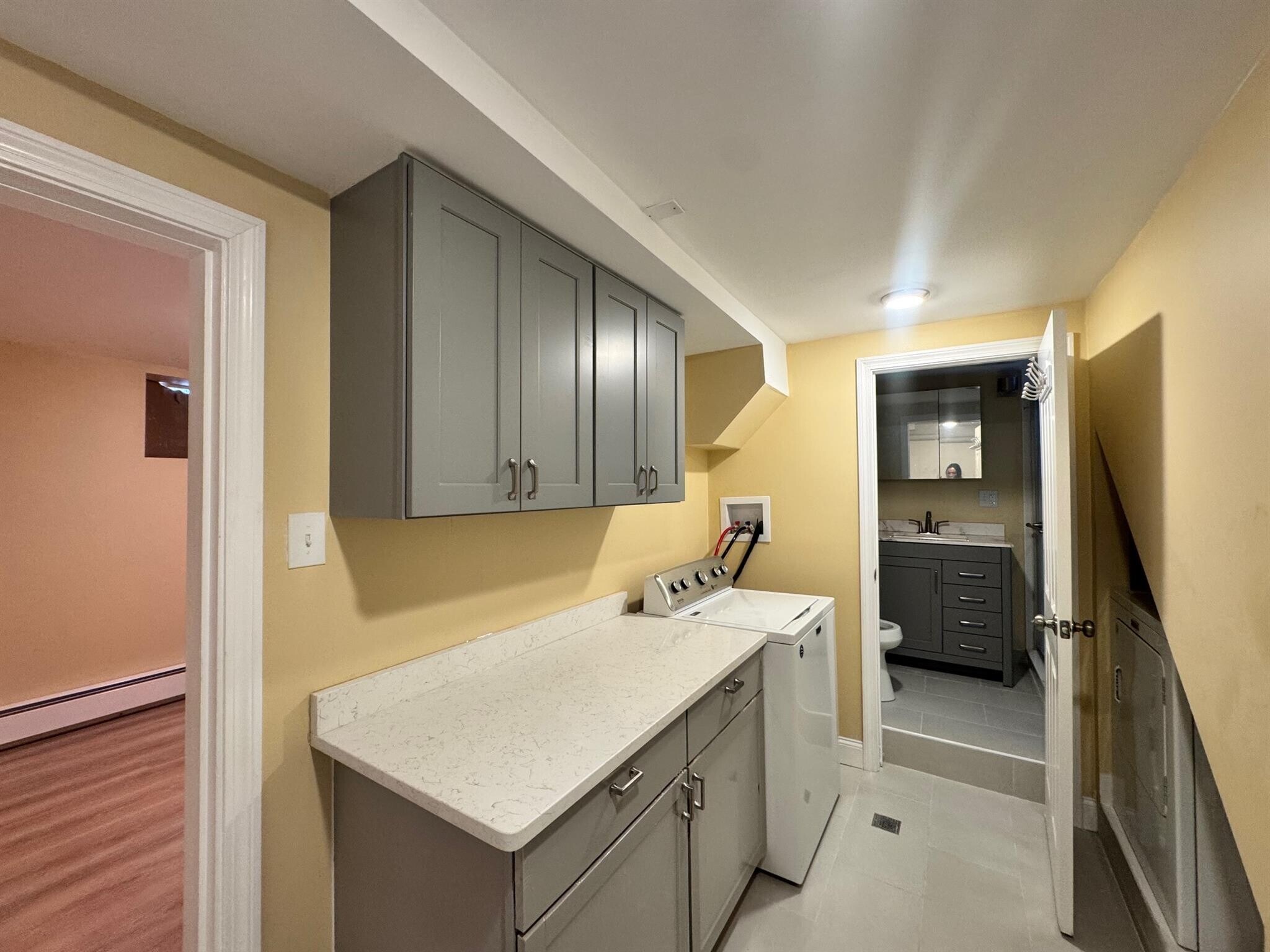 Building Photo - 115 Elm St