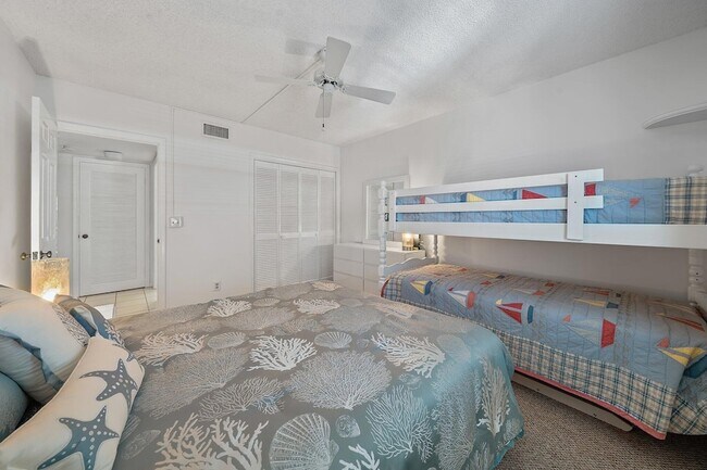 Building Photo - 300 N Hwy A1A