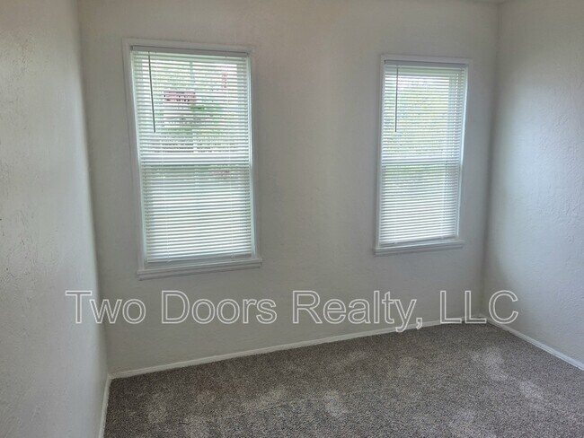 Building Photo - 222 W Fairchild Dr
