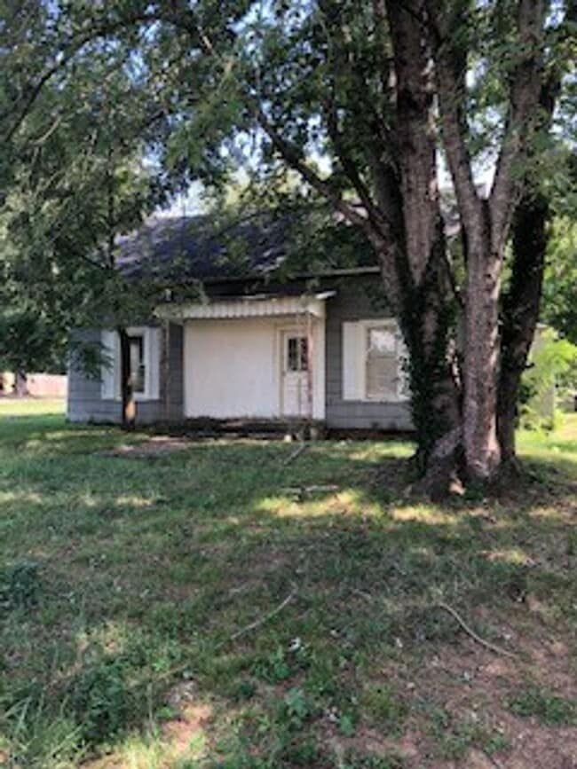 Building Photo - 3 bed 1 bath home