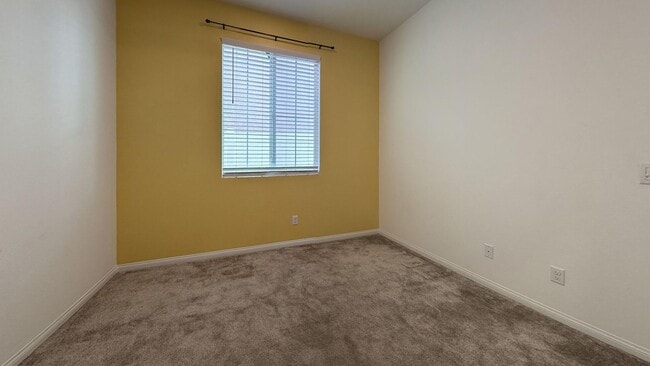 Building Photo - 1685 Camellia Ln